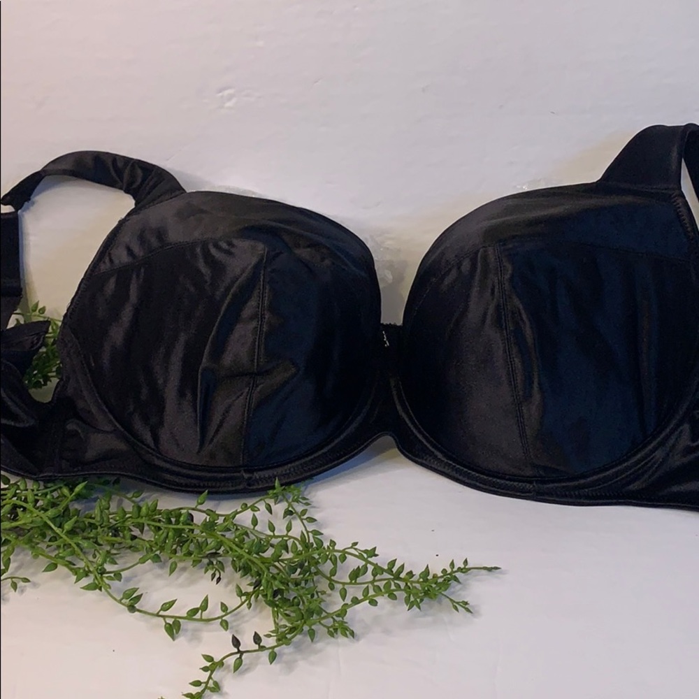 Fredrick’s of Hollywood black bra size 42DDD